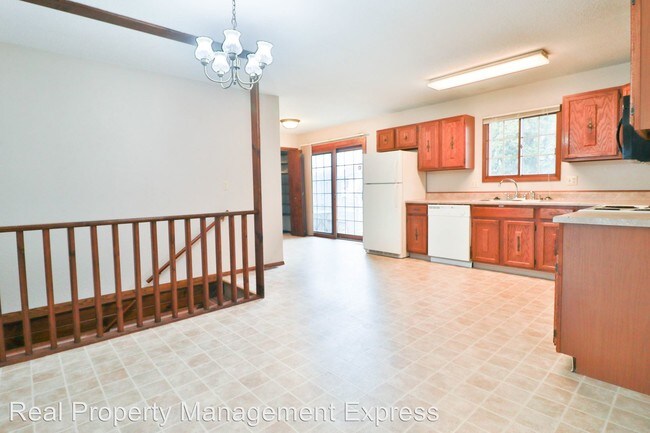 Building Photo - 3605 S Marion Rd