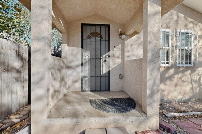 Building Photo - Historic Bungalow House 2/bd 1/ba 730/sf