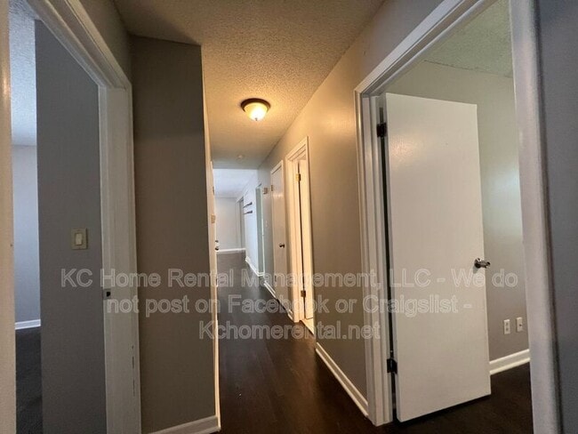Building Photo - 6708 W 71st Terrace