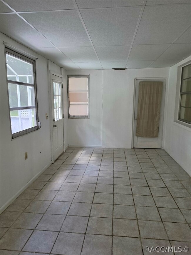 Building Photo - 6106 E Calico Ln