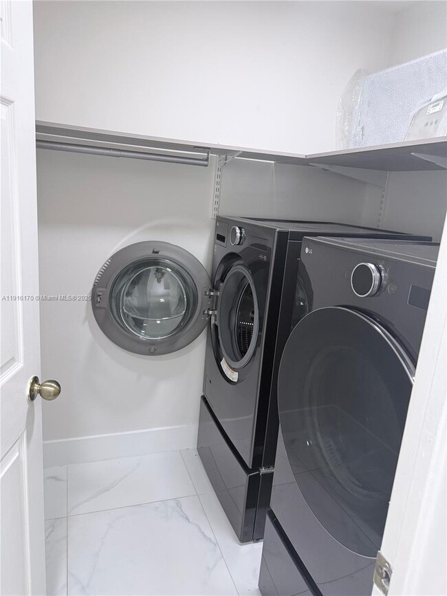 Building Photo - 9672 SW 166th Ct