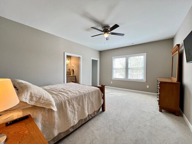 Building Photo - Adorable Waterfront/Fully Furnished/All In...