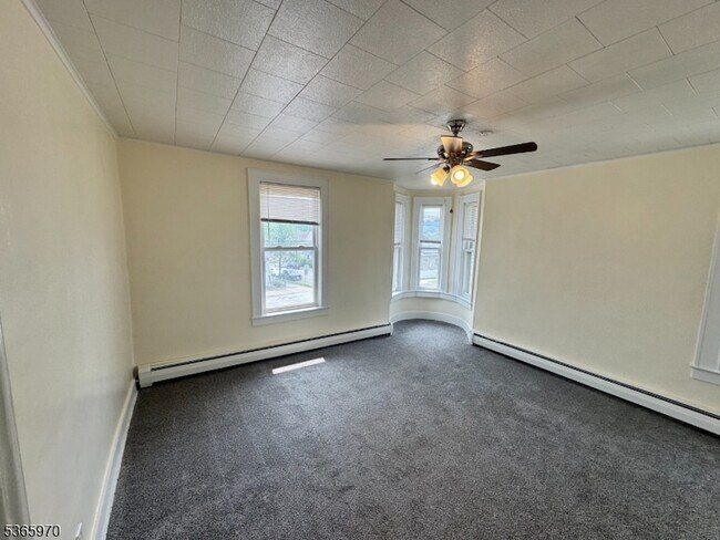Building Photo - 156 Brown Ave