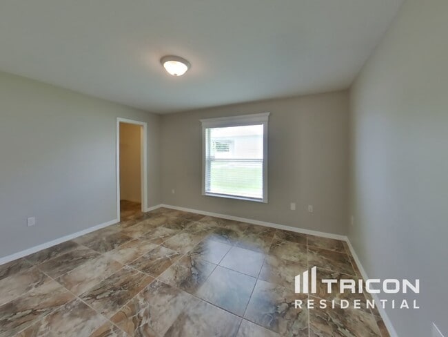 Building Photo - 23135 Langdon Ave