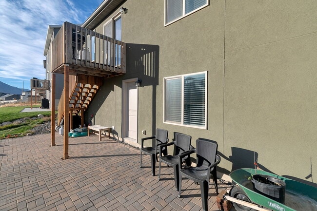 Building Photo - 1655 S Longview Rd