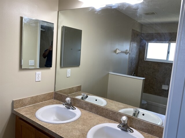 Building Photo - 2110 Thorn Hollow Ct