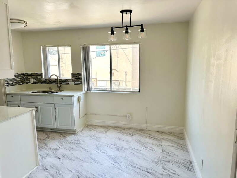 Building Photo - 6123 Eleanor Ave