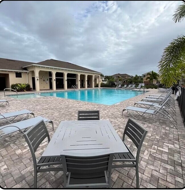 Building Photo - 862 S Verona Trace Dr