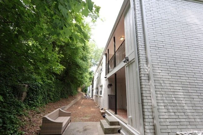 Building Photo - 2 Bedroom Condo in Buckhead for RENT!!! (Garden Brook at Peachtree Hills)