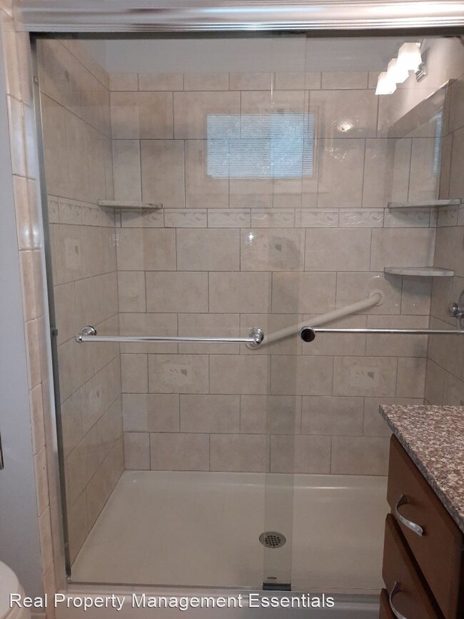 Building Photo - 3 br, 3.5 bath House - 115 Oakway Road