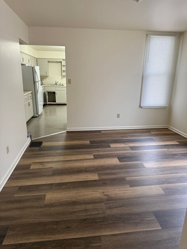 Building Photo - 112 S Fayette St