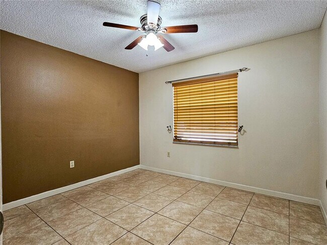 Building Photo - 259 Village View Ln