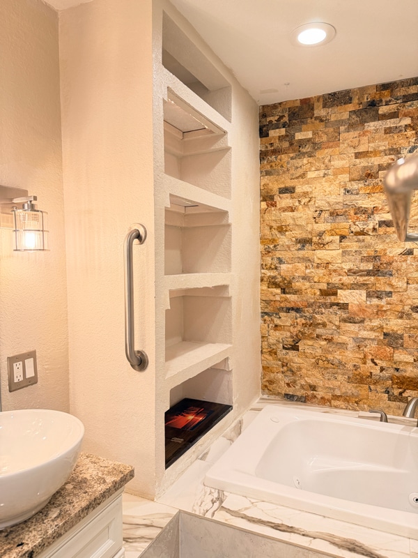 Building Photo - 3435 S Ammons St