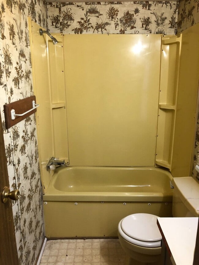 Building Photo - Trailer house; 3 bed, 2 bath