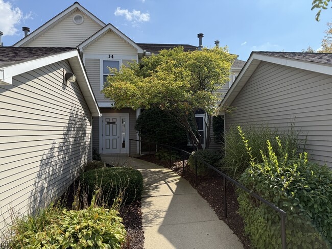 Building Photo - 1575 Oakfield Dr