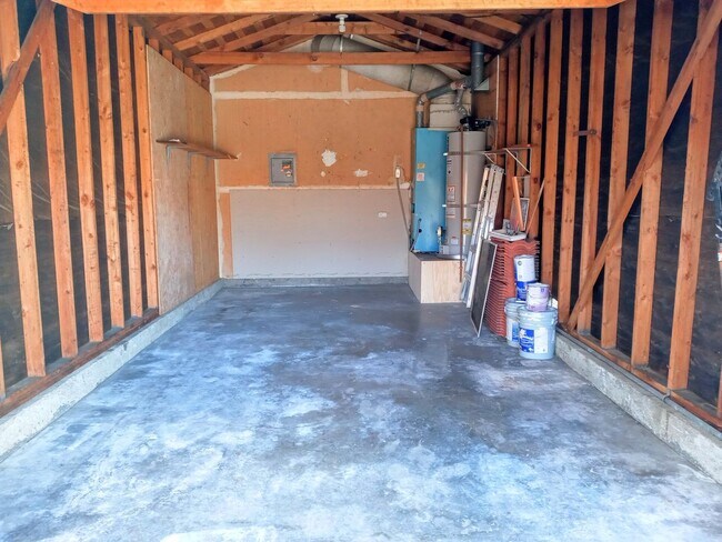 Building Photo - Charming 2bd Duplex With Private Yard & Garage