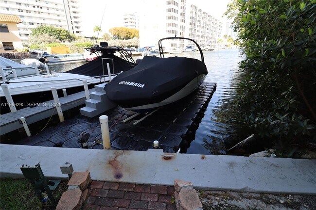 Building Photo - 16531 NE 35th Ave