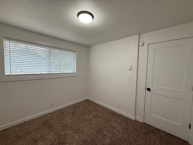 Building Photo - 4012so