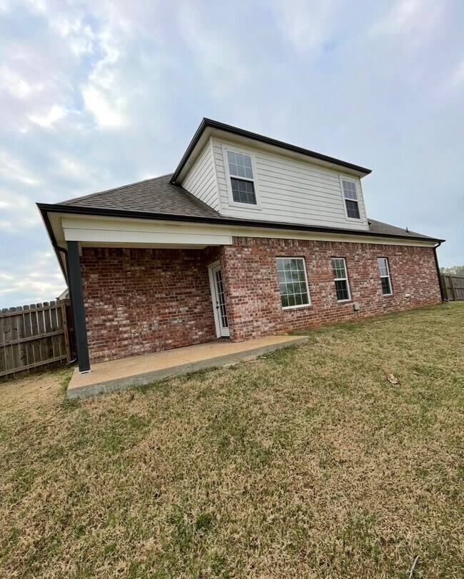 Building Photo - South Cherry Tree 509