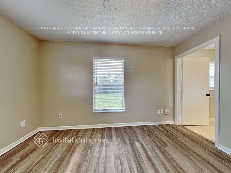 Building Photo - 320 Roosevelt Square