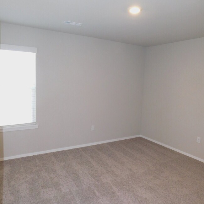 Building Photo - Beautiful 3 bedroom home in south Fayetteville!  To schedule your own showing: 479-341-6744. Appl...