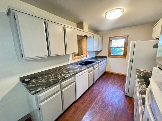 Building Photo - Charming 3 Bed, 2 Bath Home Near CSU & Old Town Fort Collins!