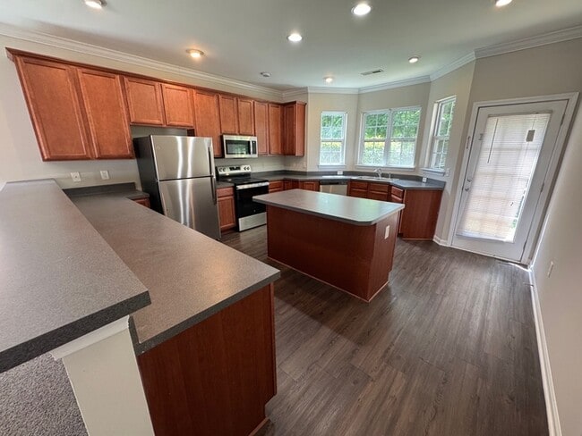 Building Photo - Beautiful and Spacious 2 Bedroom 2.5 Bath ...