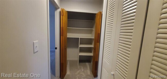 Building Photo - 137 Birchwood Ave