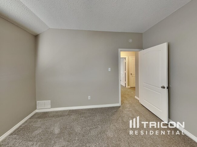 Building Photo - 1626 Mockingbird Ln