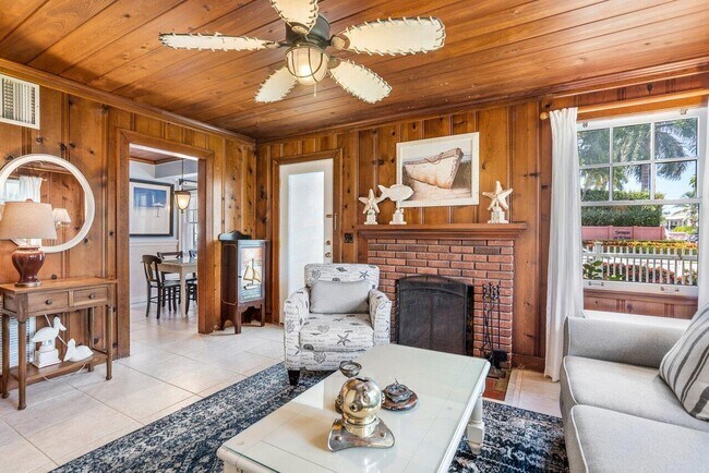 Building Photo - 102 SE 7th Ave