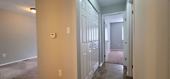 Building Photo - Cozy 2 bed 1.5 Bath Condo With Car Port