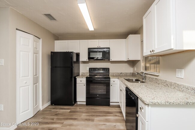 Building Photo - 674 Altamira St NW