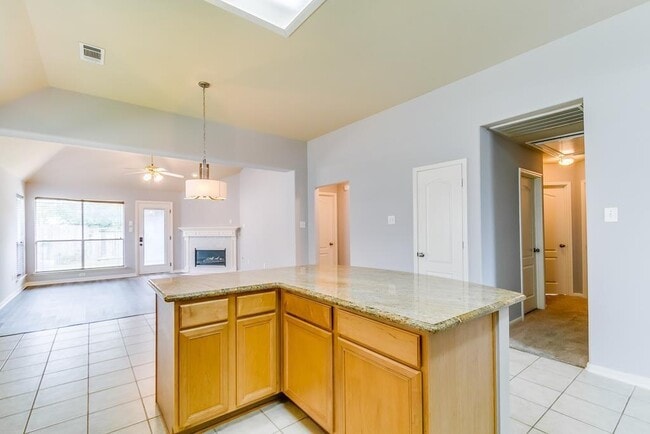 Building Photo - 16802 Village View Trail