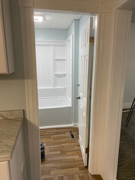 Bathroom - 114 Hampson St