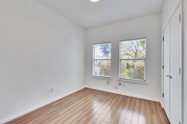 Building Photo - 3808 Menchaca Rd