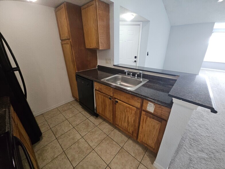 Building Photo - 5160 Conroy Rd