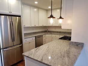 Building Photo - 65 E India Row