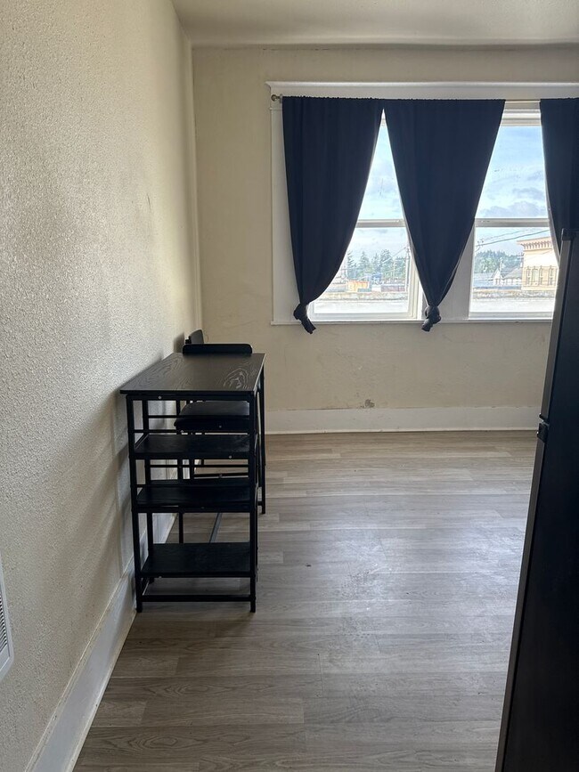 Building Photo - 97 E 1st St