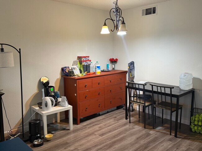 Building Photo - 1810 Federal Ave