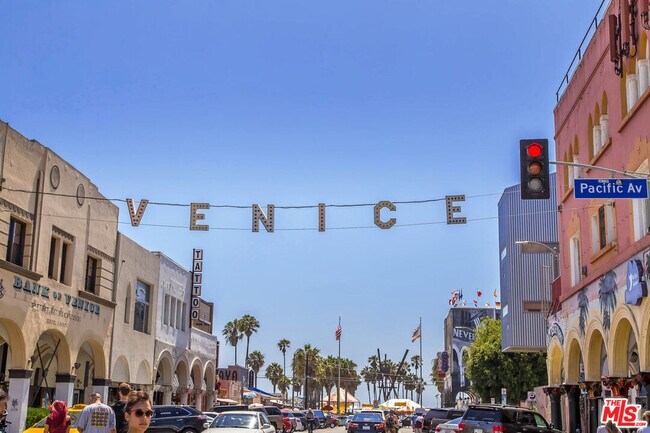Building Photo - 1212 Abbot Kinney Blvd
