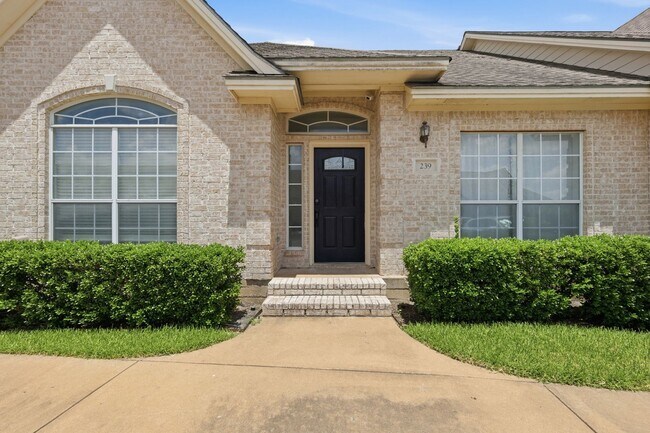 Building Photo - Remodeled 3 Bed Townhome