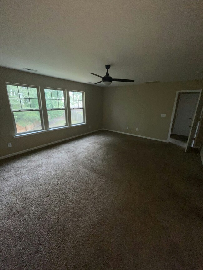Building Photo - 318 River Oak St
