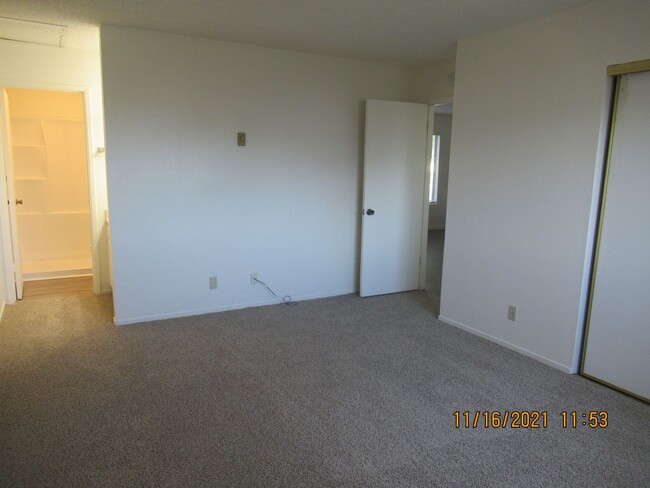 Building Photo - Upgraded Casa La Canda Townhome