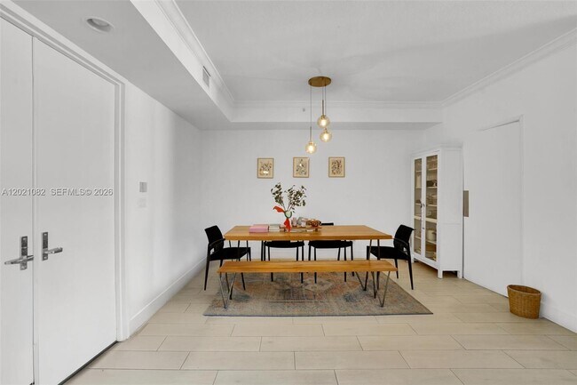 Building Photo - 735 Crandon Blvd