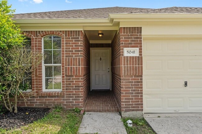 Building Photo - 5041 Willow Point Dr