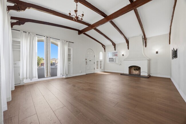Building Photo - 130 E Colden Ave