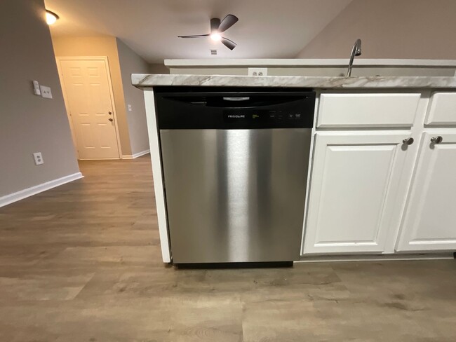 Building Photo - Ready to view! 3 bedroom, 2 bath Brick home in High Point near I-74