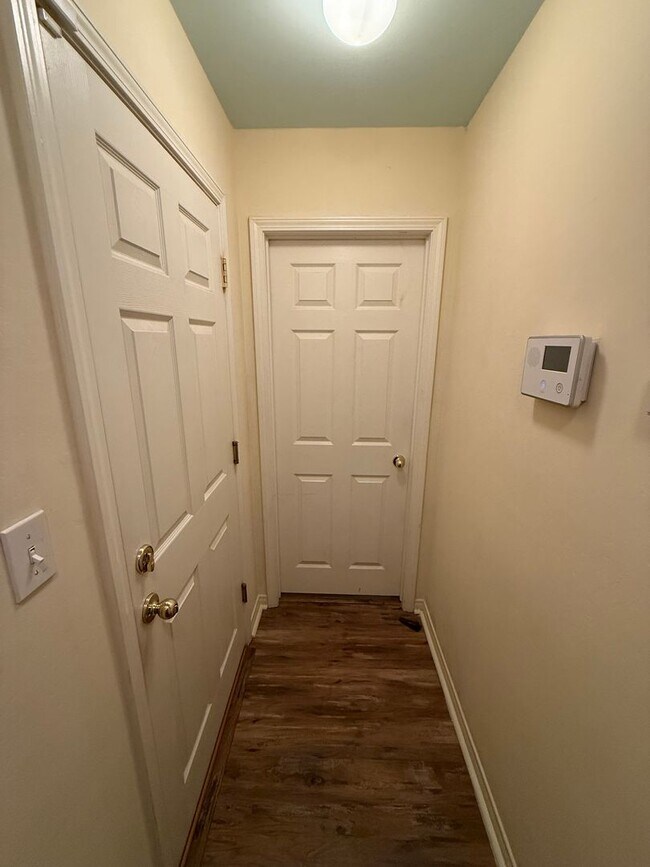 Building Photo - Beautifully Maintained 3-Bedroom Plus Offi...
