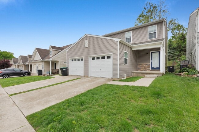 Building Photo - Modern 3-Bed Townhome on Quiet Cul-de-Sac ...