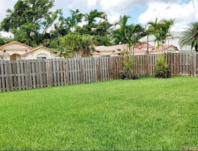 Building Photo - 14175 SW 149th Ct
